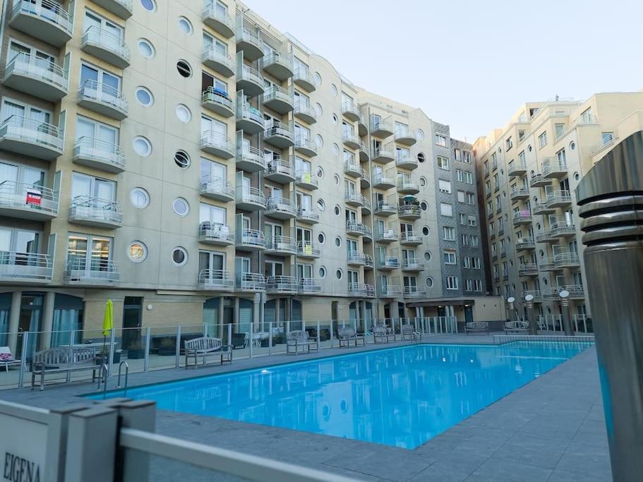 Cozy Studio With Pool Close To The Sea Остенде Екстериор снимка